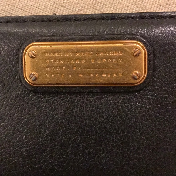 Marc by Marc Jacobs Wallet - gently used condition - Picture 4 of 5